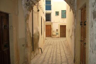 تختخواب و صبحانه Dar Baaziz