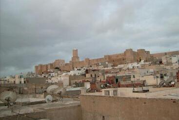 تختخواب و صبحانه Dar Baaziz