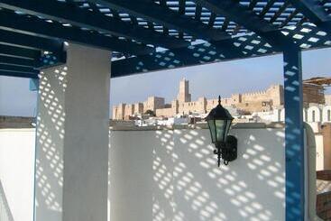 تختخواب و صبحانه Dar Baaziz