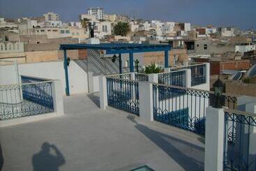 تختخواب و صبحانه Dar Baaziz