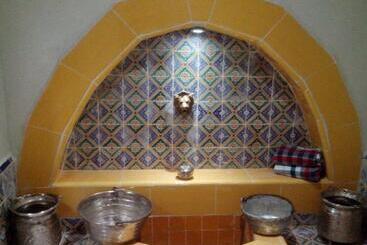 تختخواب و صبحانه Dar Baaziz