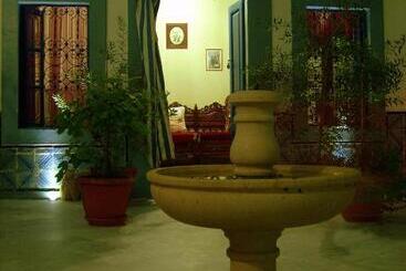تختخواب و صبحانه Dar Baaziz
