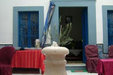 تختخواب و صبحانه Dar Baaziz