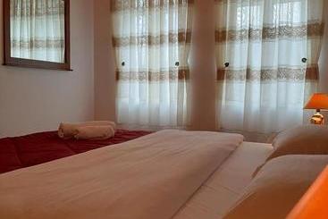 تختخواب و صبحانه Grandpa’s Home