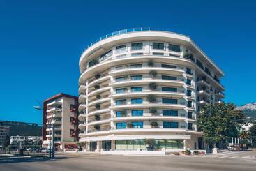 Iberostar Waves Slavija - Budva