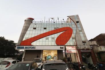 Oyo 27695 Hotel Relation
