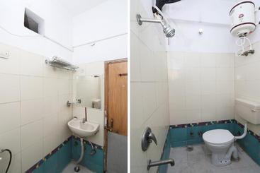 Oyo 27695 Hotel Relation