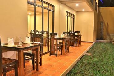 هتل Lily S Resort