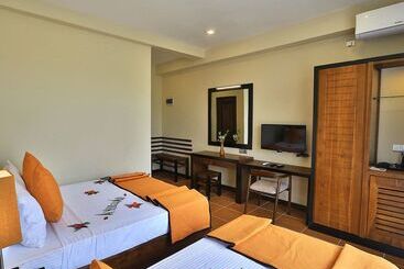 هتل Lily S Resort