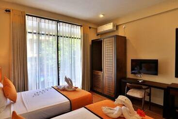 هتل Lily S Resort