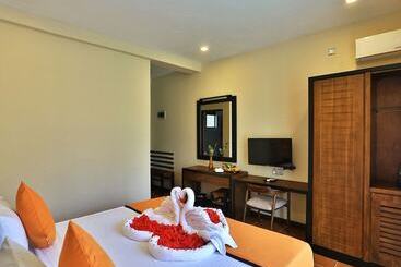 هتل Lily S Resort