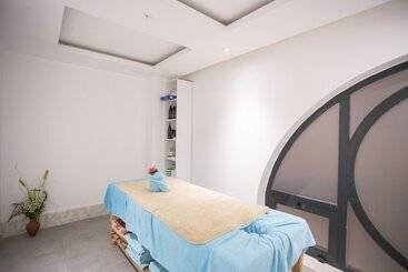 The Sansa Hotel & Spa