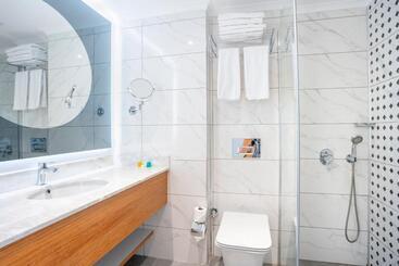 The Sansa Hotel & Spa