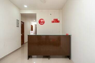 هتل Oyo 26677 Pmr Guest Inn