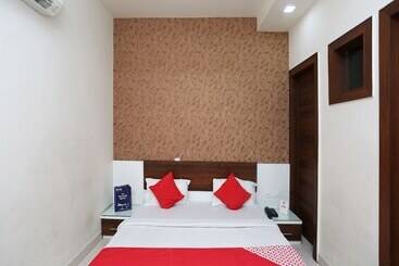 Oyo 17280 Hotel Shivaay