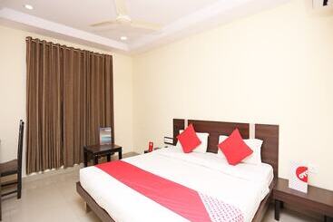 شقق خاصة سياحية Oyo 22040 Hotel Central Plaza