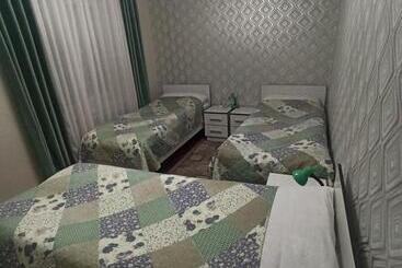 تختخواب و صبحانه Guest House Nuri