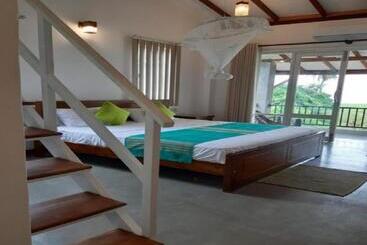 هتل Blue Sands Beach Resort