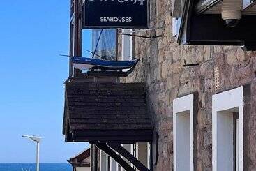 هتل The Olde Ship Inn