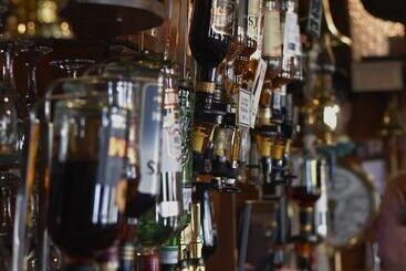 هتل The Olde Ship Inn