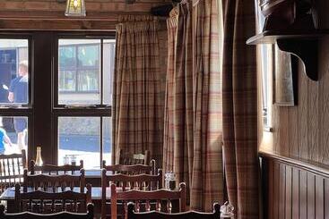 هتل The Olde Ship Inn