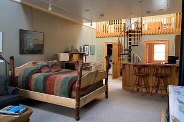 住宿加早餐 Abe's Spring Street Guest House