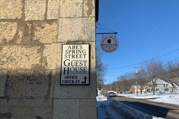 住宿加早餐  Abe's Spring Street Guest House