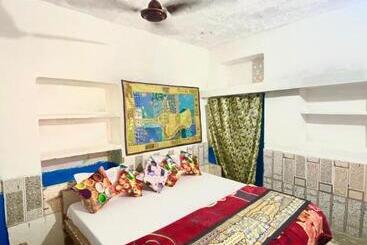 تختخواب و صبحانه Mirvana Guest House & Camel Safari
