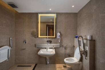 هتل Nirvana Sarovar Portico Gorakhpur