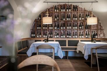 هتل Weingut Stroblhof