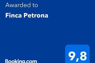 تختخواب و صبحانه Finca Petrona