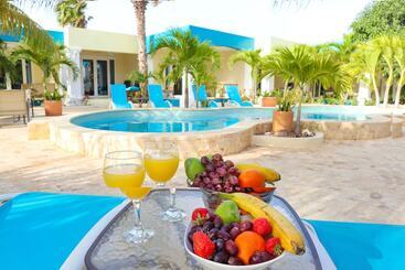 هتل Aqua Viva Suites