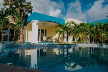 هتل Aqua Viva Suites