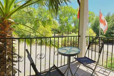تختخواب و صبحانه South Landing Inn