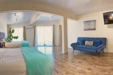 تختخواب و صبحانه South Landing Inn