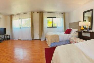 تختخواب و صبحانه South Landing Inn