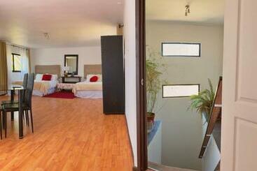 تختخواب و صبحانه South Landing Inn