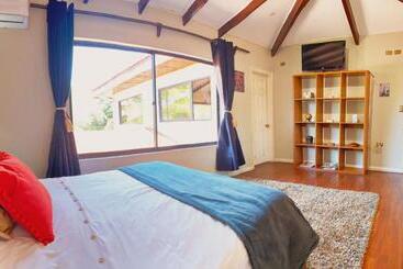 تختخواب و صبحانه South Landing Inn