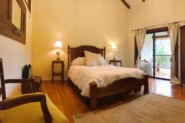 تختخواب و صبحانه South Landing Inn