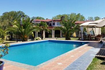 تختخواب و صبحانه South Landing Inn