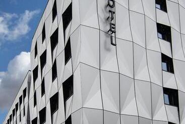 هتل Ibis Tallinn Center