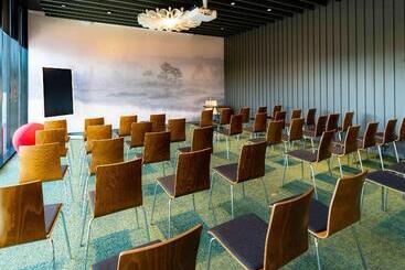 هتل Ibis Tallinn Center