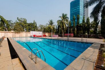 هتل Oyo 26750 Vashi Gymkhana