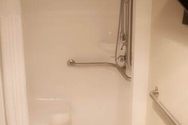 هتل Seaport Inn & Suites