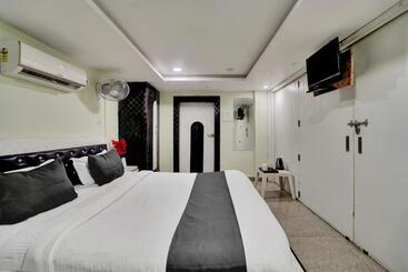 Oyo 23090 Hotel Mani Bhai Patel