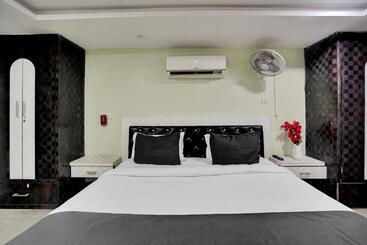 Oyo 23090 Hotel Mani Bhai Patel
