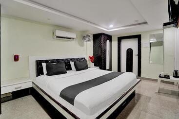Oyo 23090 Hotel Mani Bhai Patel