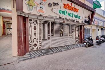 Oyo 23090 Hotel Mani Bhai Patel