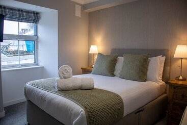 The Rosedale Hotel & Restaurant