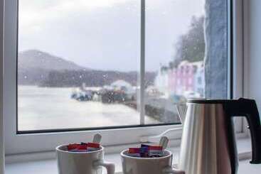 The Rosedale Hotel & Restaurant